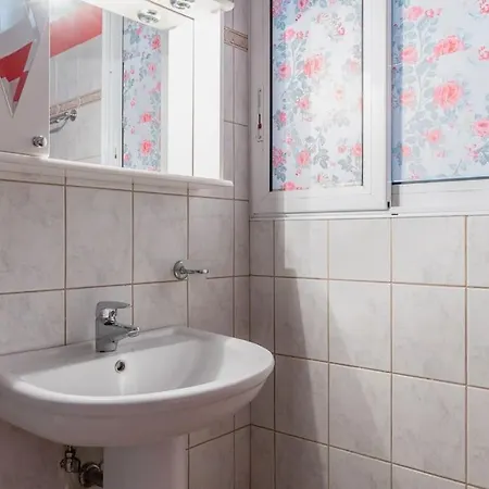4 Bedroom Vintage House In Heart Of Pagrati Athens Exterior photo