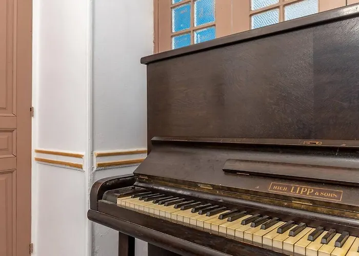 4 Bedroom Vintage House In Heart Of Pagrati Athens
