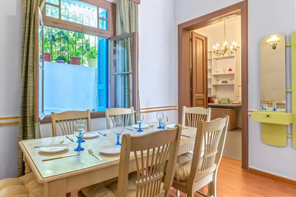 Apartment 4 Bedroom Vintage House In Heart Of Pagrati