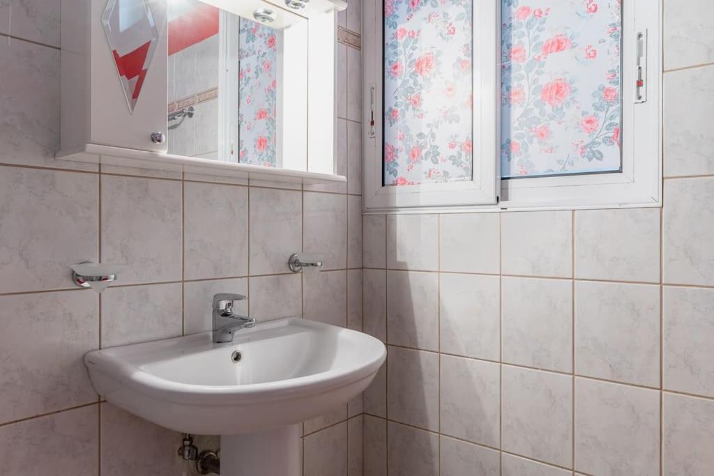 4 Bedroom Vintage House In Heart Of Pagrati Apartment