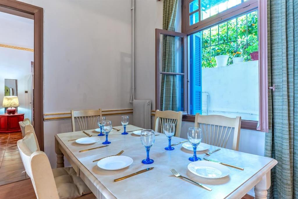 4 Bedroom Vintage House In Heart Of Pagrati Apartment *