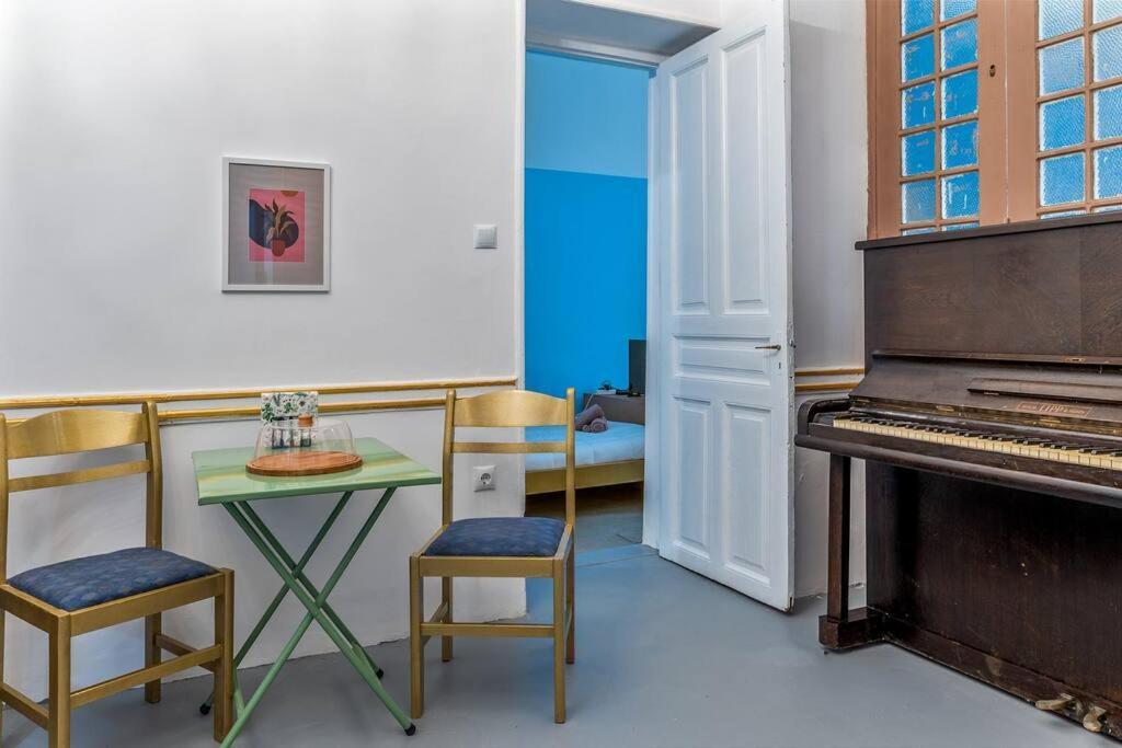 Apartment 4 Bedroom Vintage House In Heart Of Pagrati